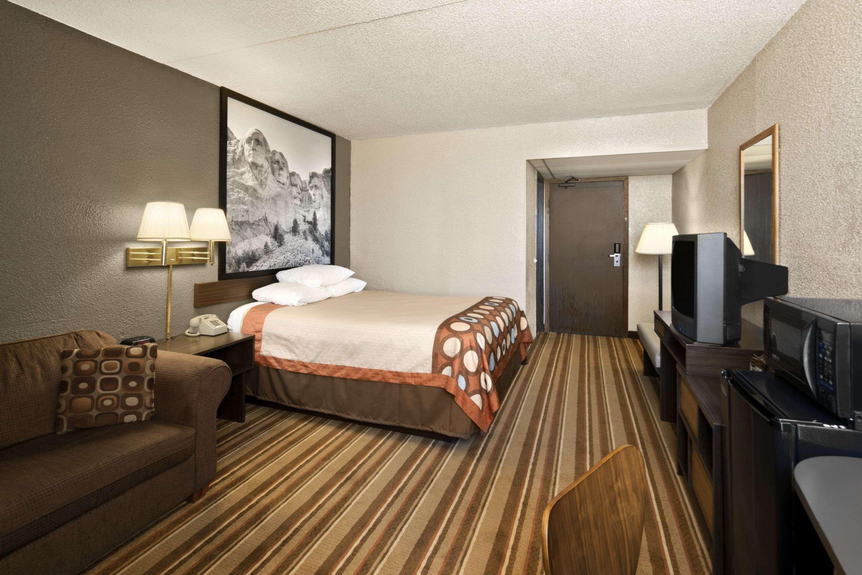 Super 8 By Wyndham Redfield Hotel Buitenkant foto