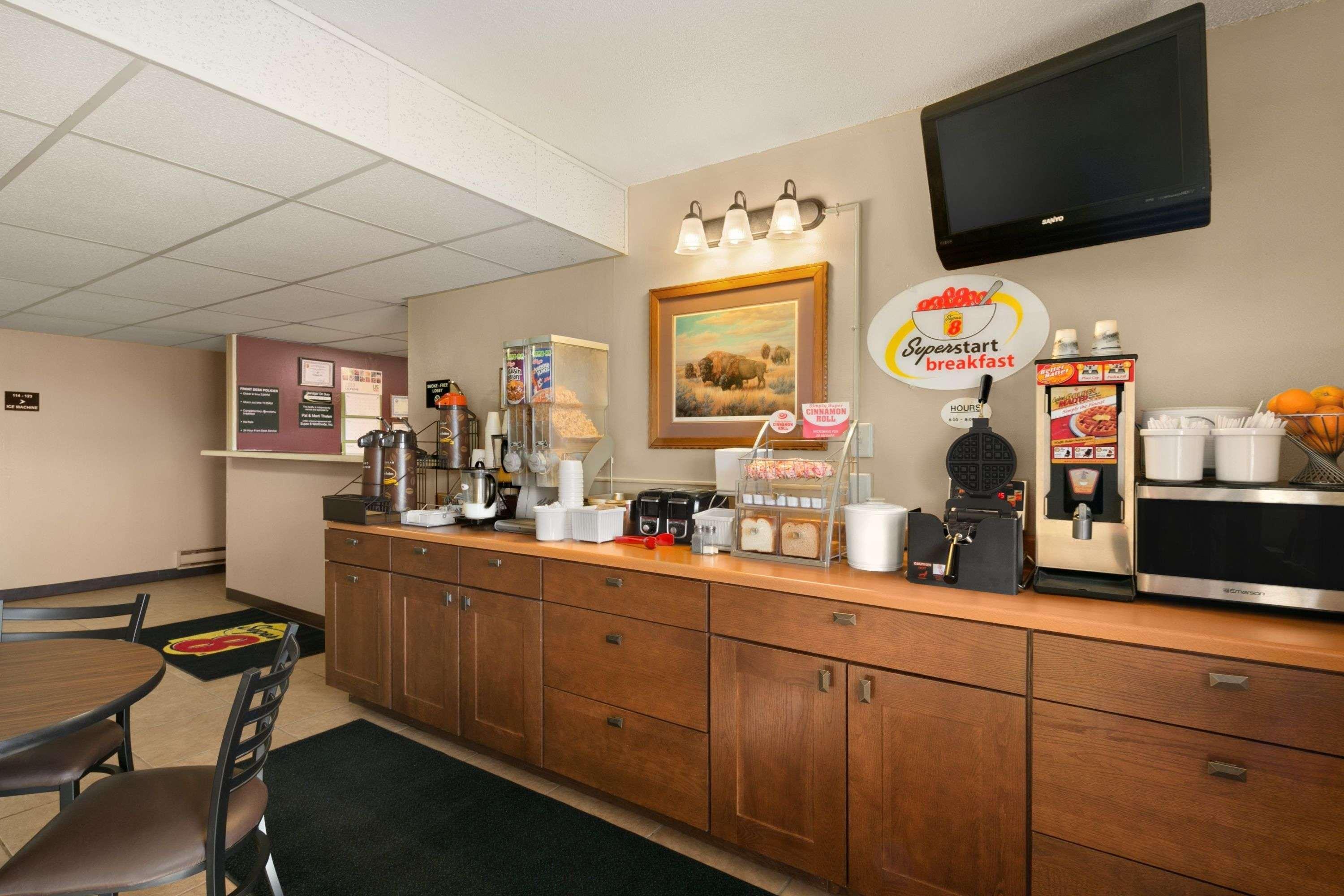 Super 8 By Wyndham Redfield Hotel Buitenkant foto